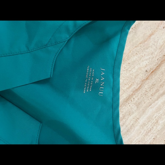 JAANUU surgical green scrub top - Picture 2 of 2